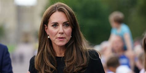 Il cappotto nero di Kate Middleton per il ritorno in pubblico  